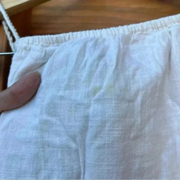 Old navy girls white dress with embroidery small stain - Picture 2 of 4